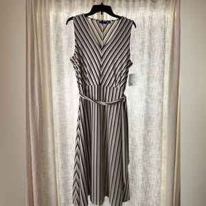 Women’s sleeveless summer dress NWT.